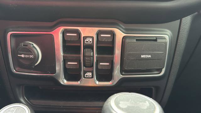 Used 2022 Jeep Wrangler Unlimited Sahara image 21