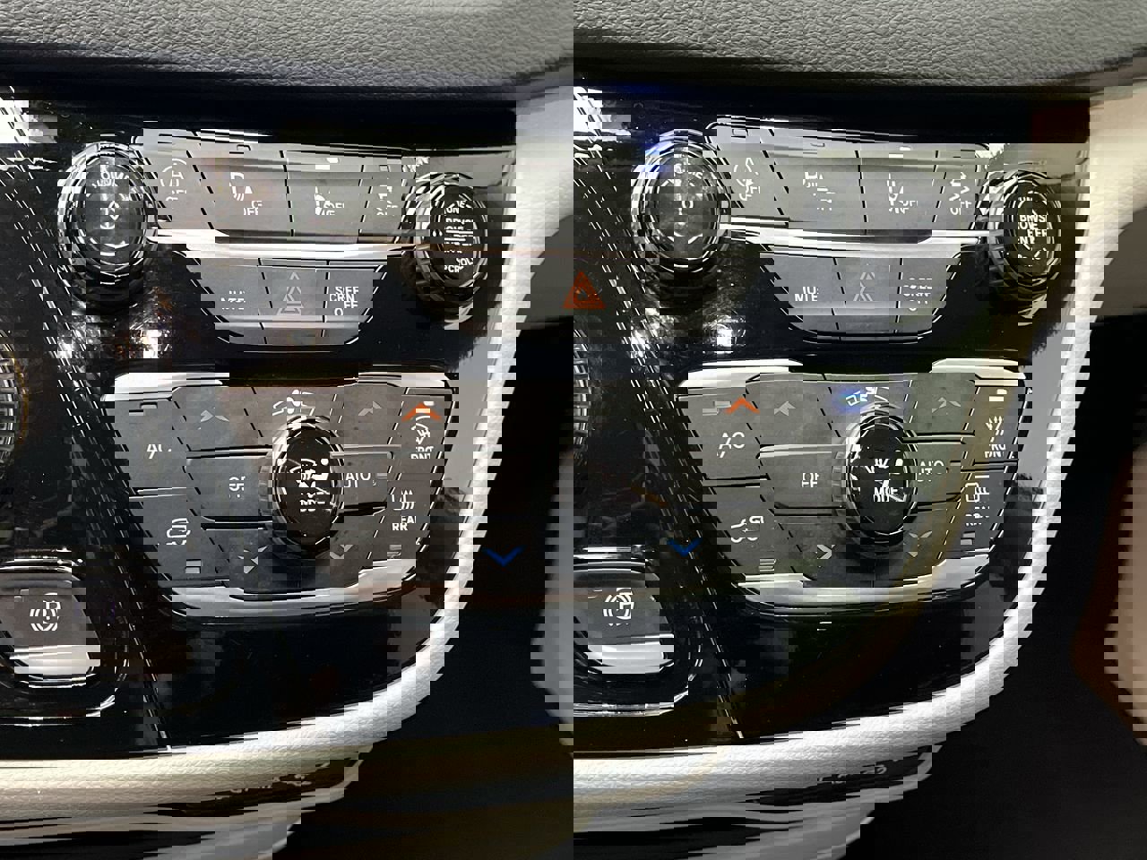 Used 2024 Chrysler Pacifica Touring-L image 21