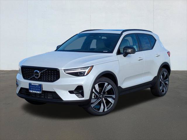 New 2026 Volvo XC40 B5 Ultra w/ Climate Package