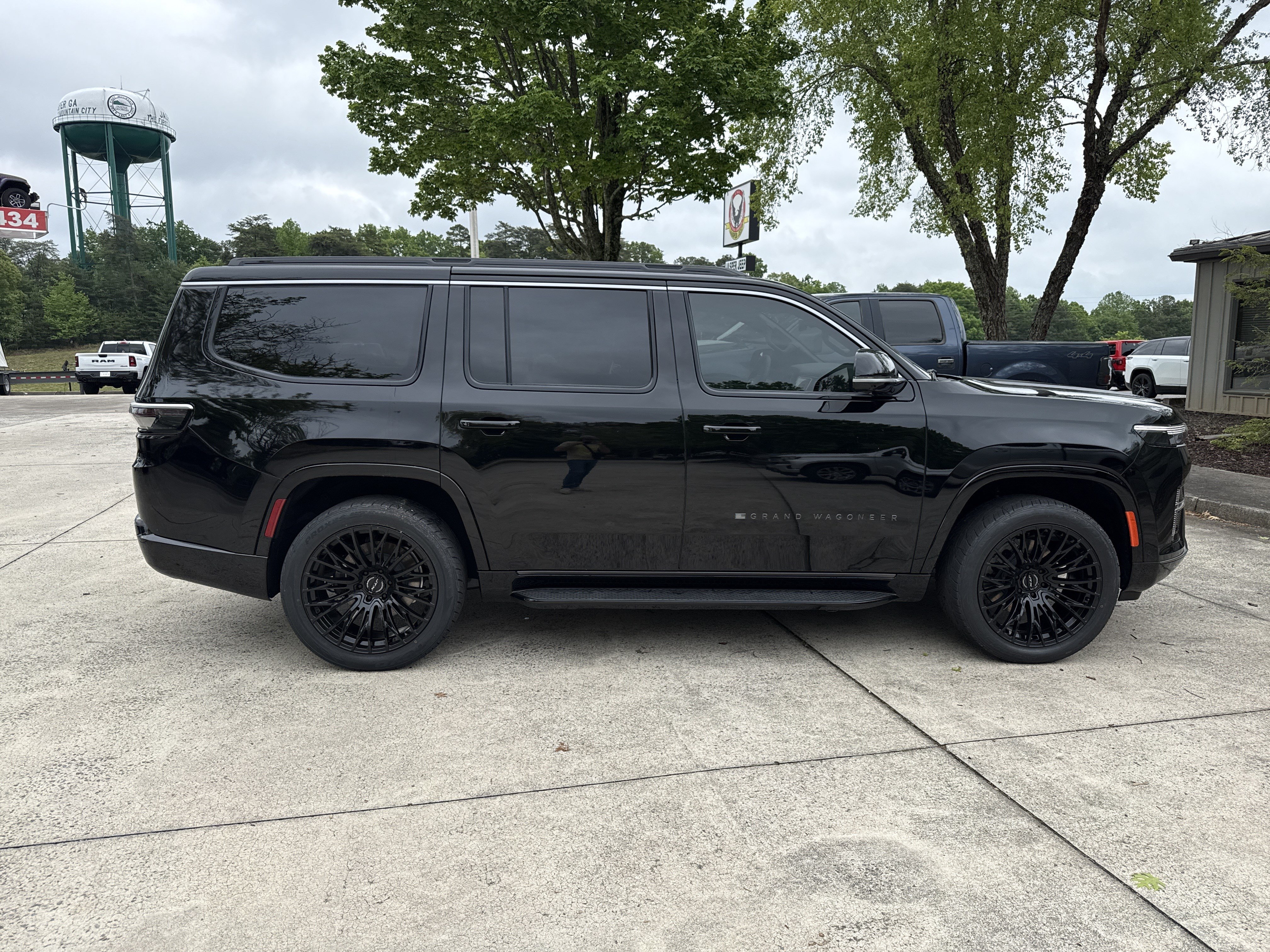 New 2026 Jeep Grand Wagoneer 4WD w/ Premium Group I image 8