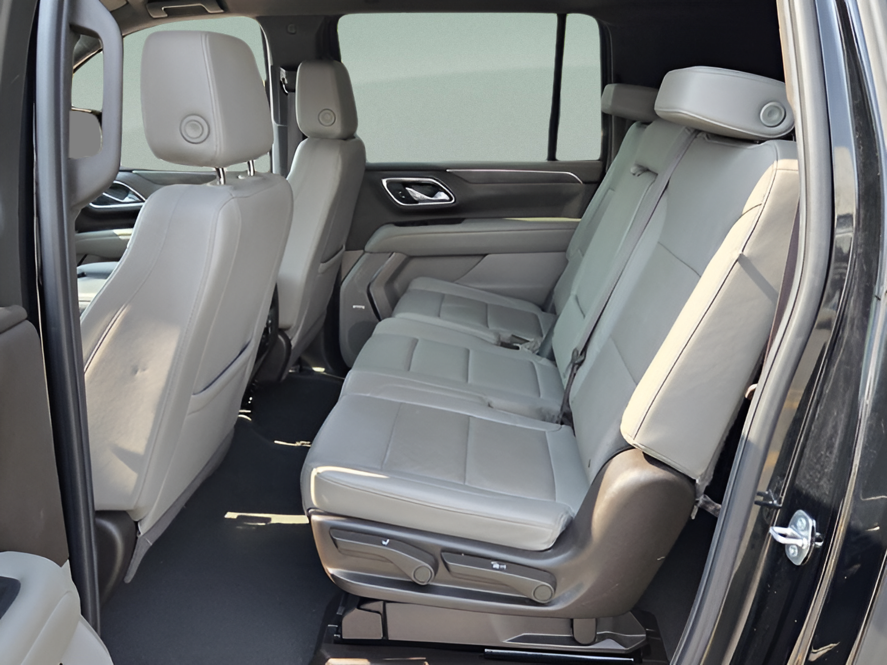 Certified 2024 Chevrolet Suburban LT RWD image 10