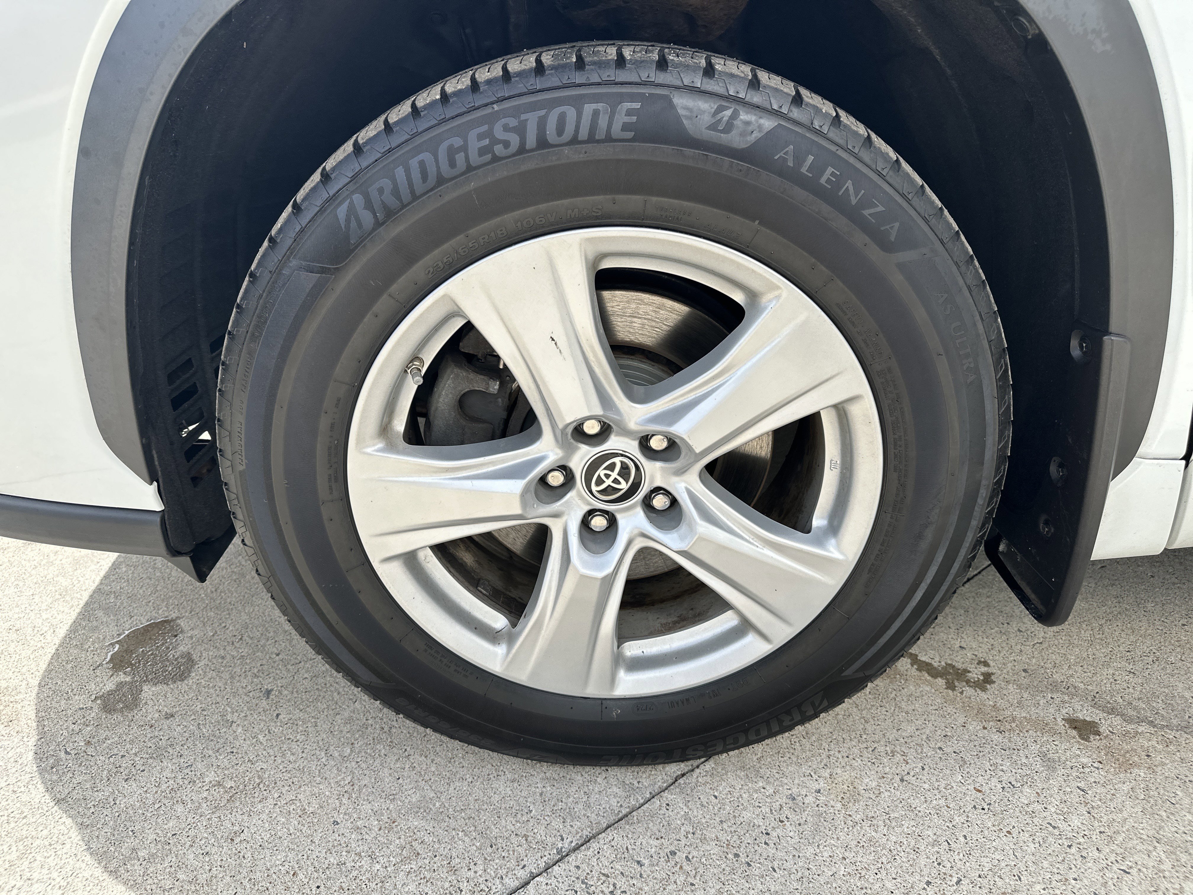 Used 2022 Toyota Highlander LE image 34