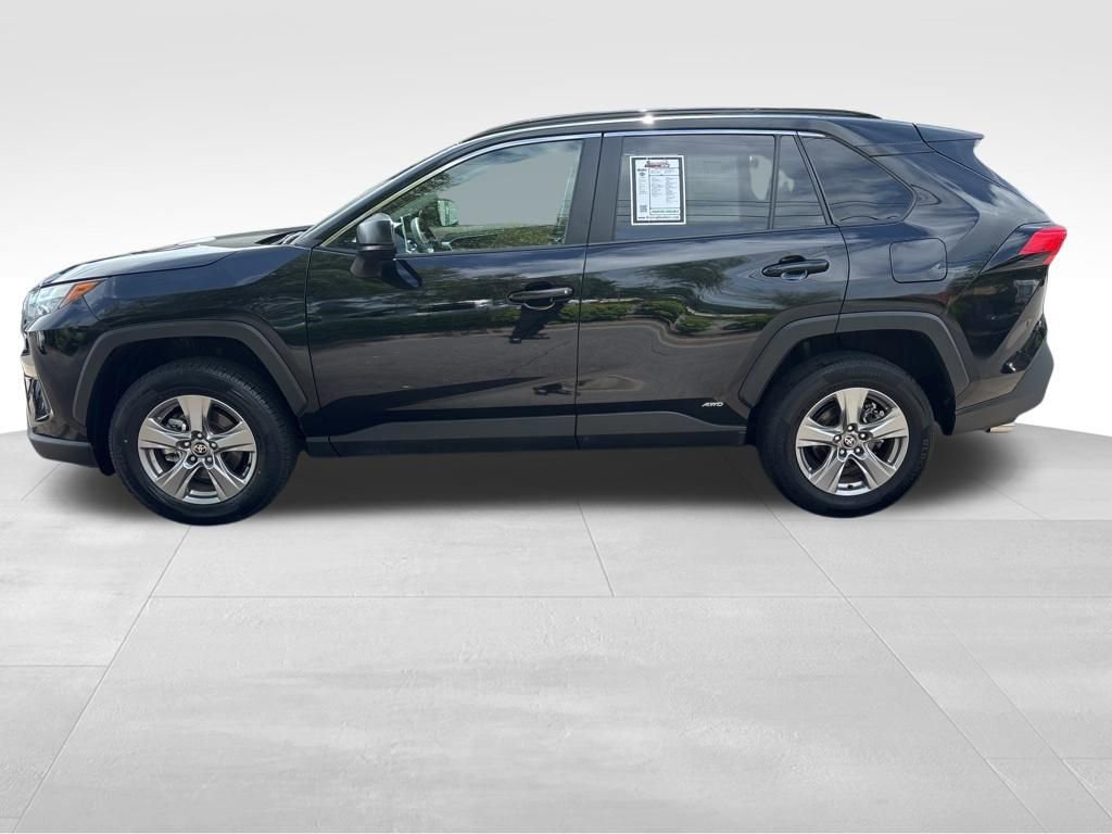 Used 2025 Toyota RAV4 LE AWD/4WD image 2