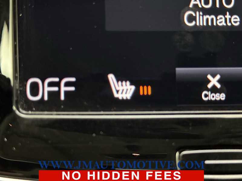 Used 2021 Volvo XC90 T6 Momentum image 30