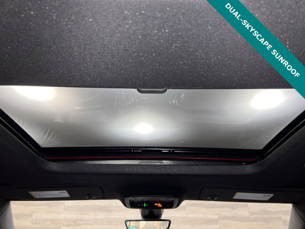 Used 2023 Chevrolet Traverse RS image 5