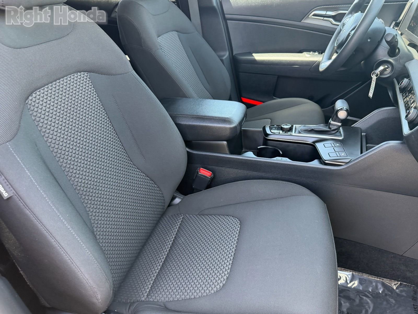 Used 2024 Kia Sportage LX AWD/4WD image 12