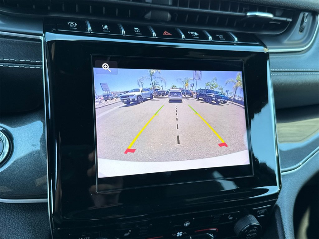 Used 2021 Jeep Grand Cherokee L Laredo image 28