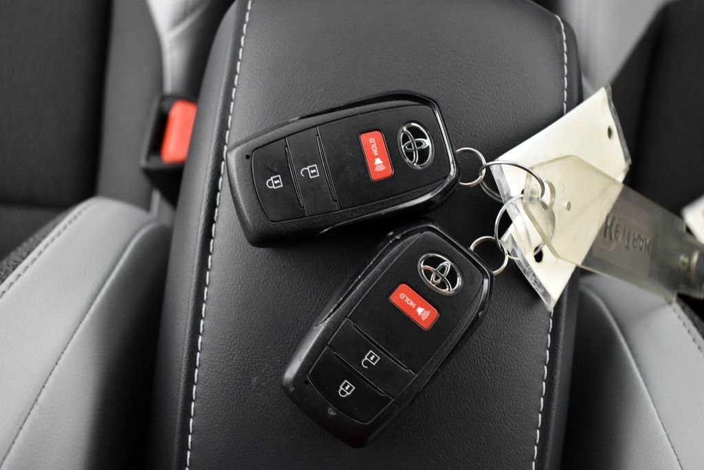 Used 2025 Toyota Corolla XSE image 40