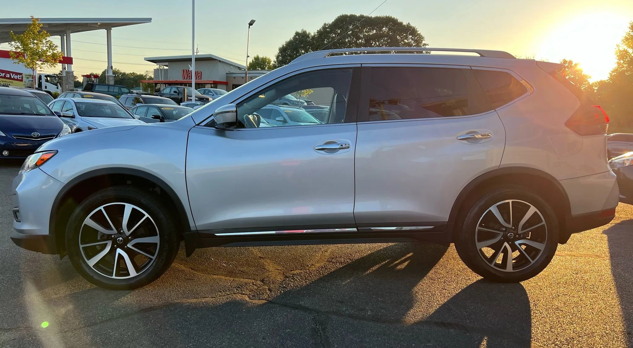 Used 2020 Nissan Rogue SL image 2