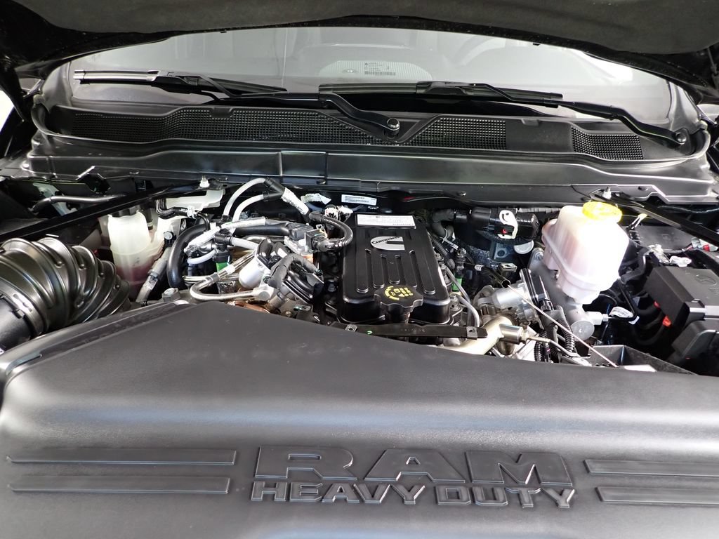 Used 2025 RAM 5500 4x4 Crew Cab image 43