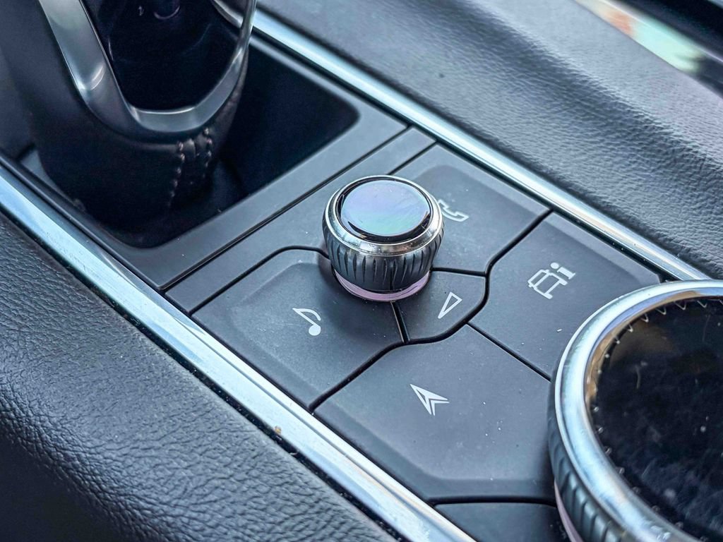 Certified 2022 Cadillac Escalade Sport AWD/4WD image 29