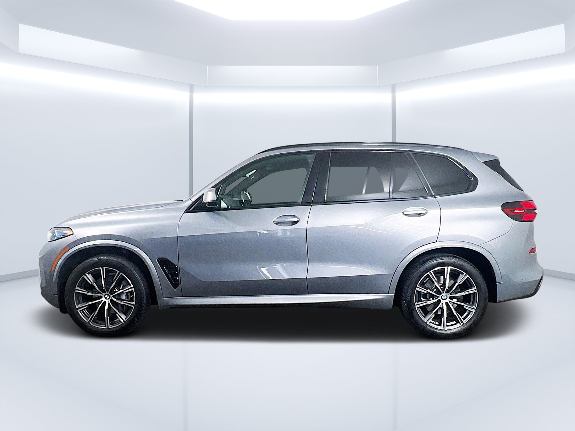 Used 2025 BMW X5 xDrive40i AWD/4WD image 4