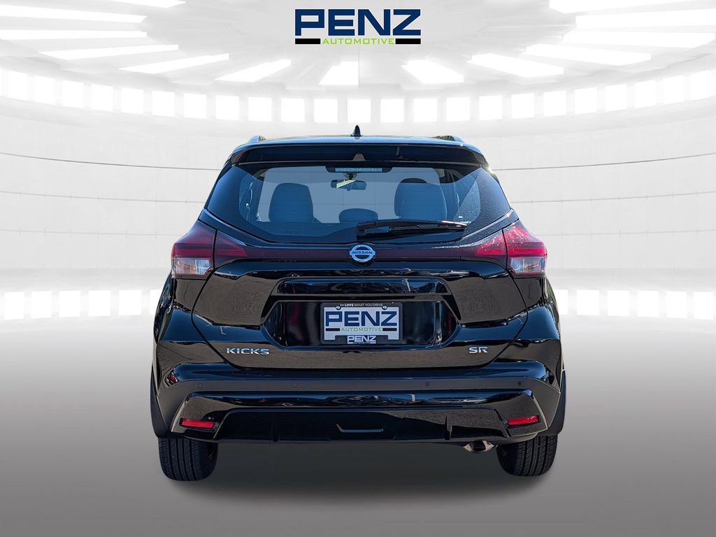 Used 2021 Nissan Kicks SR w/ SR Premium Package FWD image 6