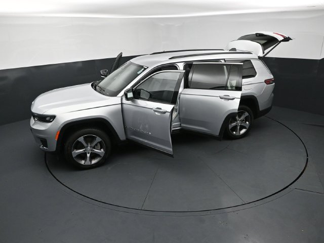 Used 2025 Jeep Grand Cherokee L Limited AWD/4WD image 30