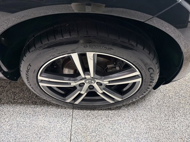 Used 2021 Volvo XC60 T5 Momentum w/ Protection Package Premier image 29