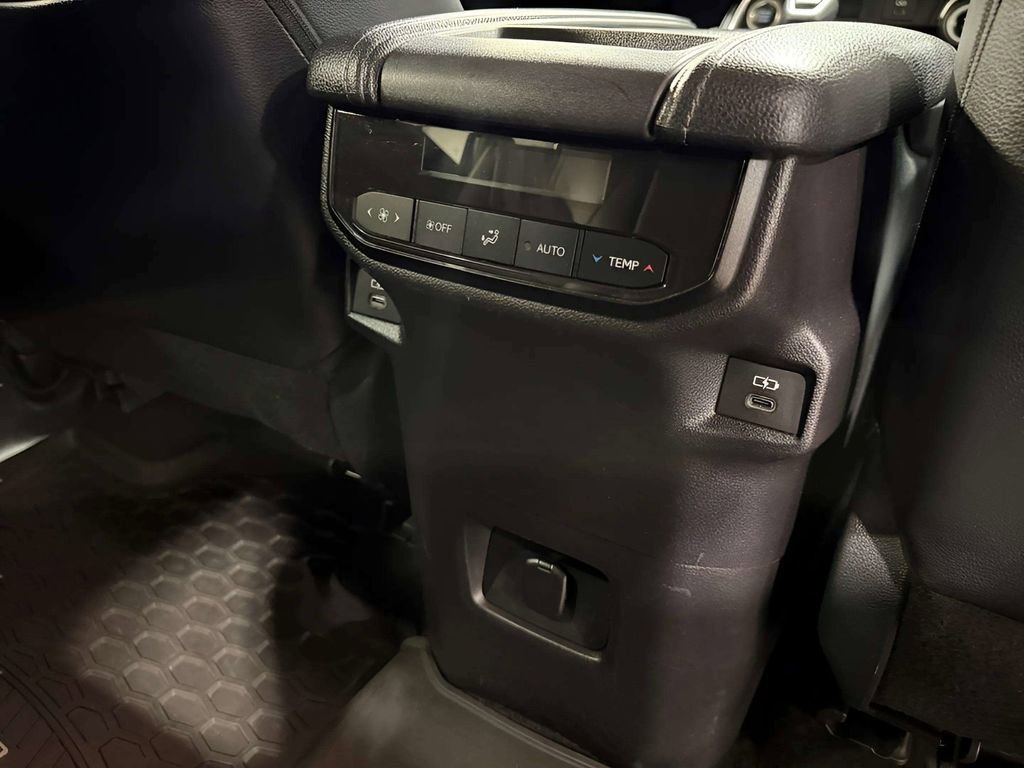 Used 2025 Toyota Grand Highlander AWD image 33