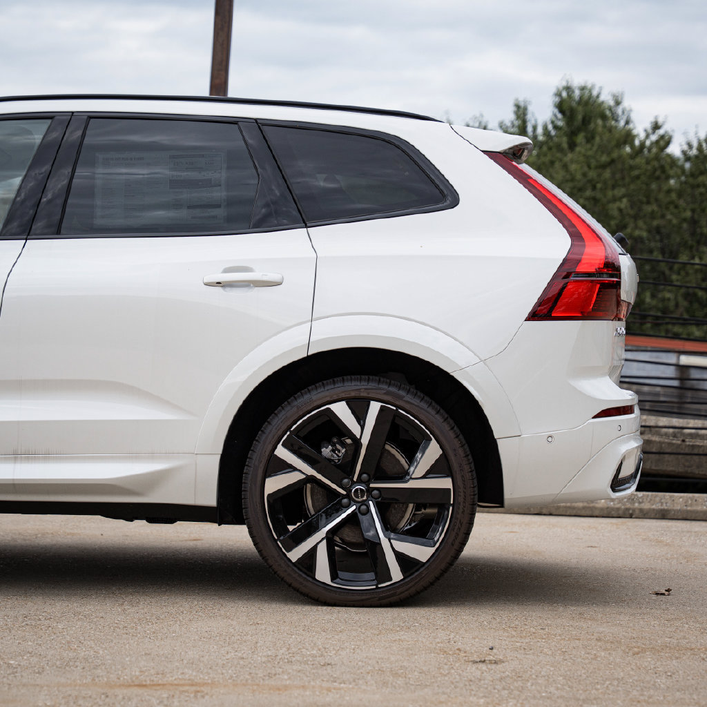 New 2026 Volvo XC60 T8 Ultra w/ Protection Package Premier AWD/4WD image 4
