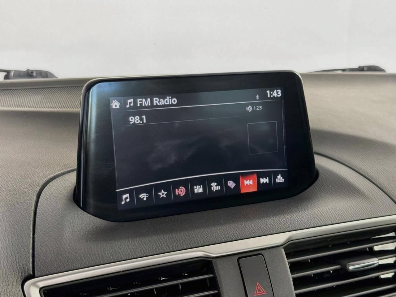 Used 2018 MAZDA MAZDA3 Touring FWD image 35