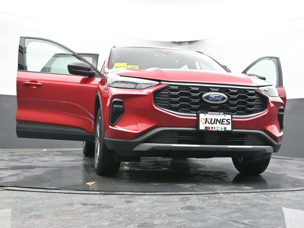 Used 2025 Ford Escape ST-Line w/ Cold Weather Package image 89