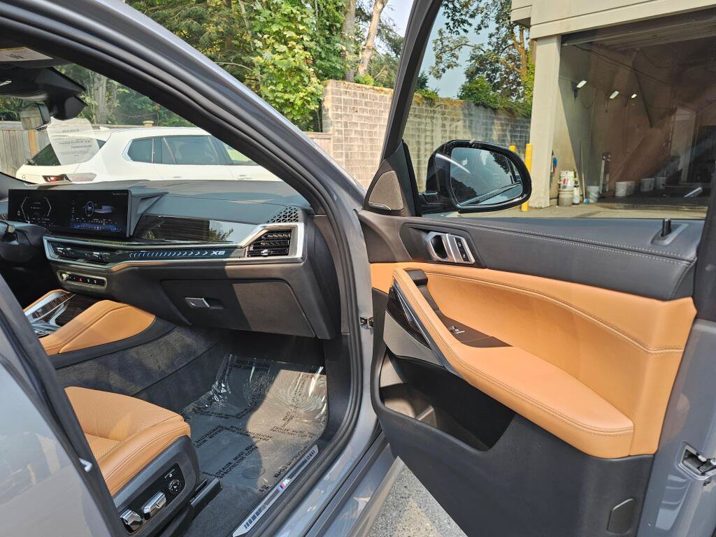 Used 2026 BMW X6 xDrive40i w/ Climate Comfort Package AWD/4WD image 12