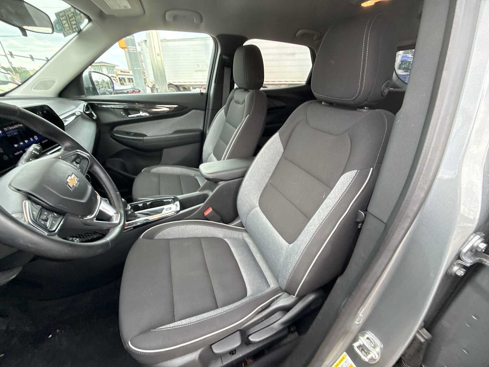 Used 2024 Chevrolet TrailBlazer LT w/ LT Cold Weather Package AWD/4WD image 18