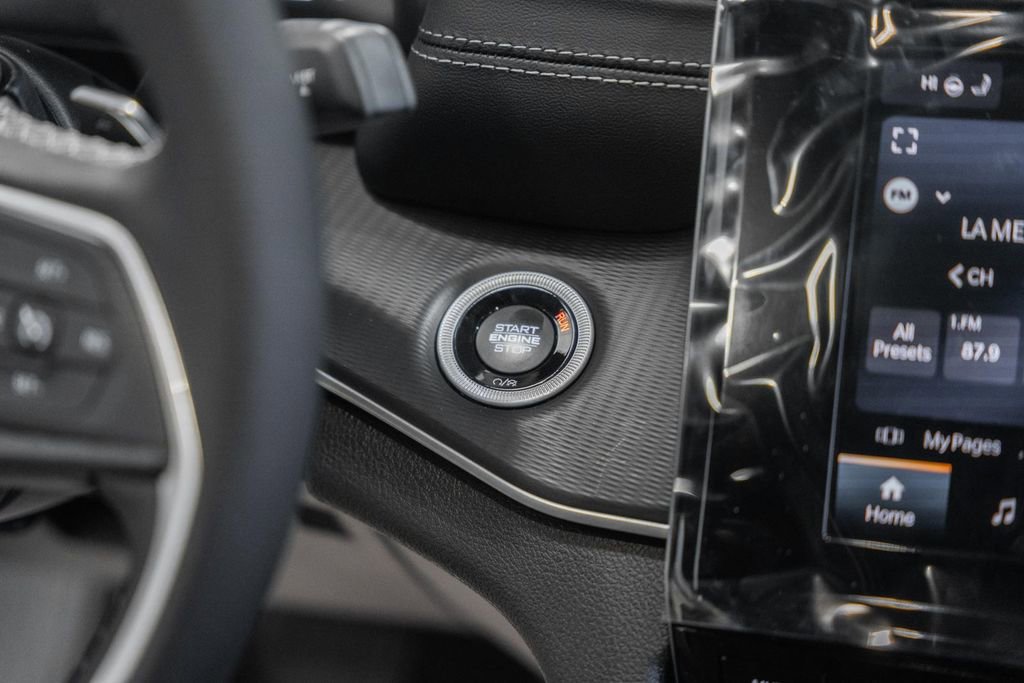 New 2025 Jeep Grand Cherokee L Altitude image 23