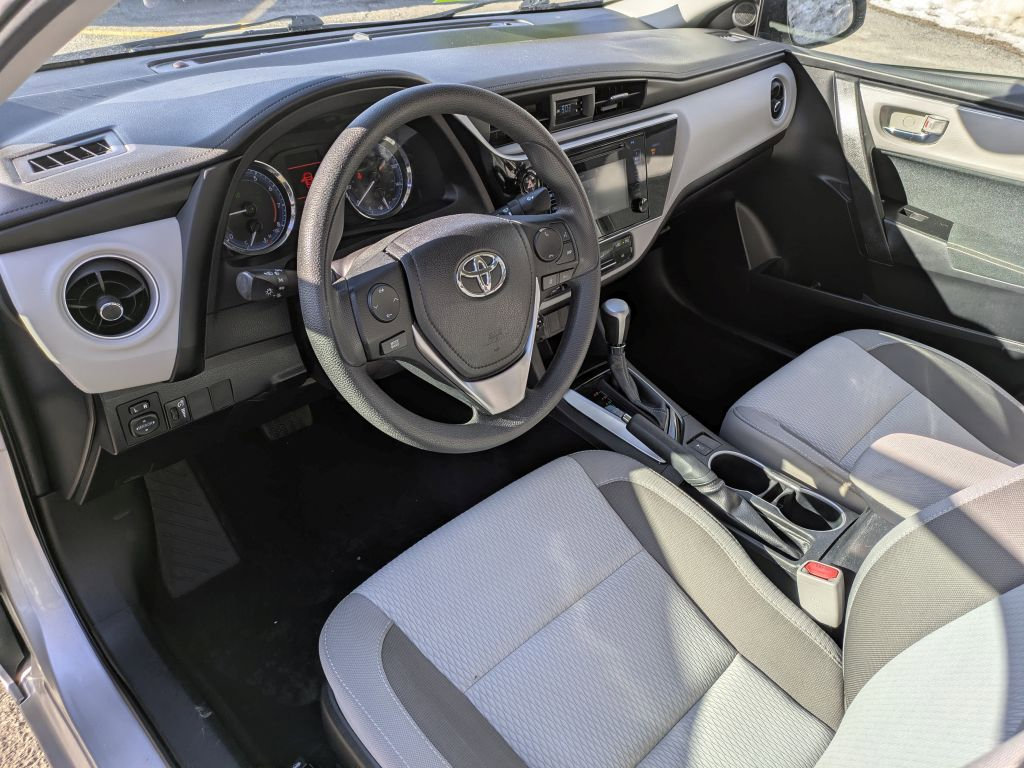 Used 2018 Toyota Corolla LE image 11