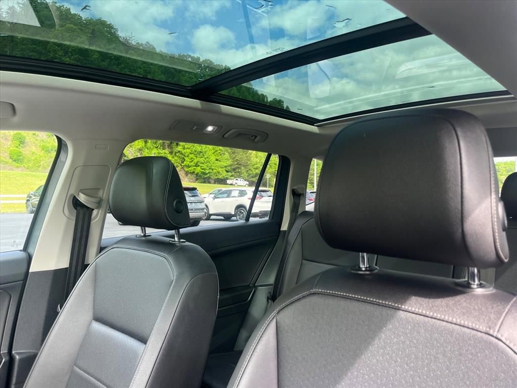 Used 2020 Volkswagen Tiguan SE w/ Panoramic Sunroof Package AWD/4WD image 9