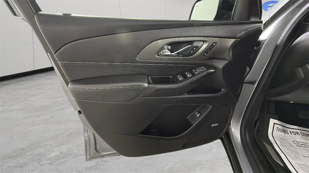 Used 2023 Chevrolet Traverse Premier w/ Redline Edition image 30