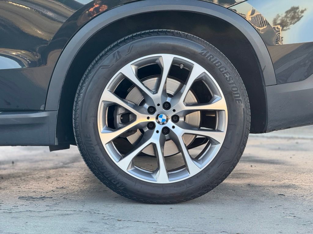 Used 2024 BMW X5 xDrive40i w/ Premium Package image 3