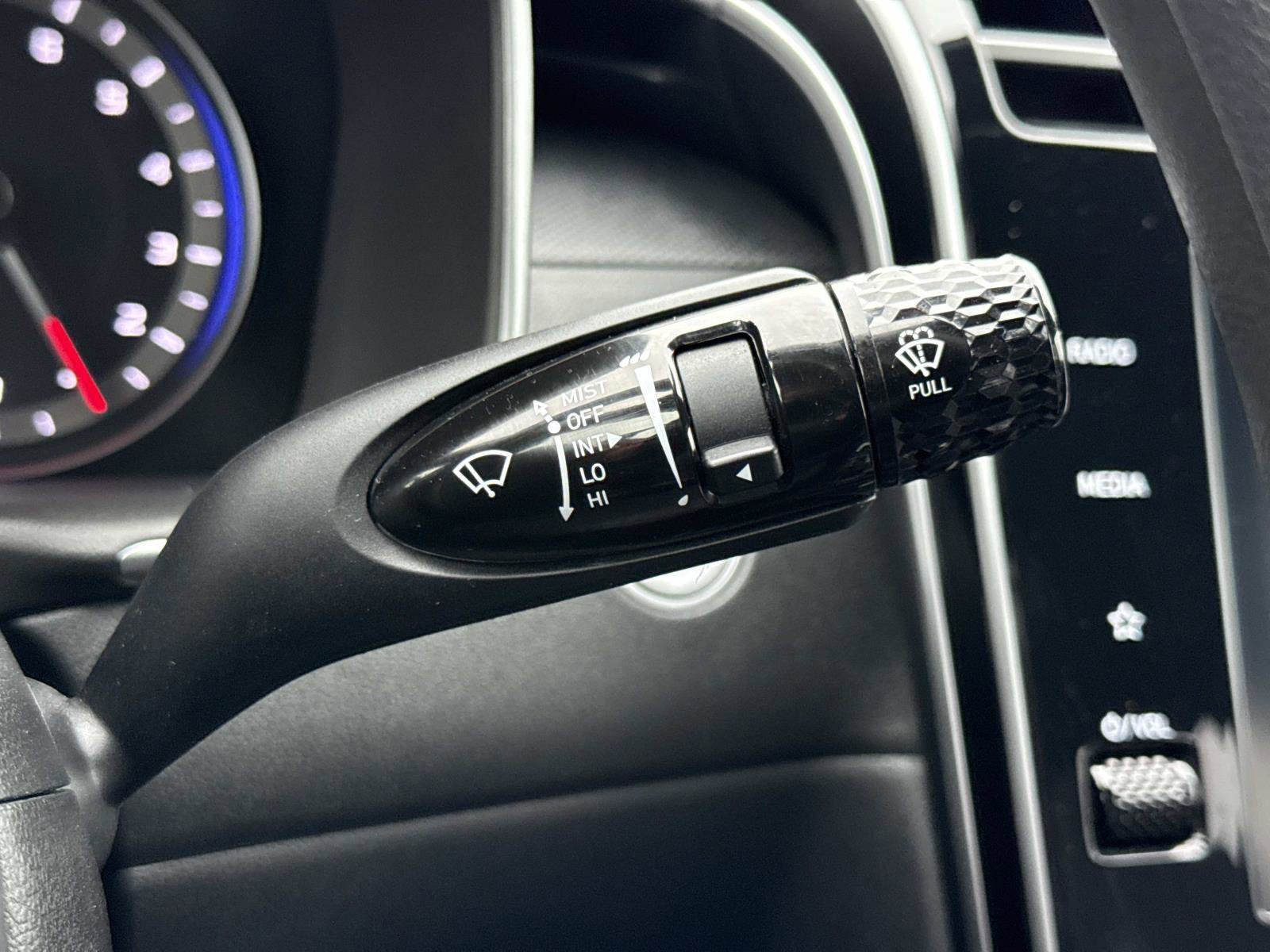 Used 2024 Hyundai Santa Cruz SEL image 11