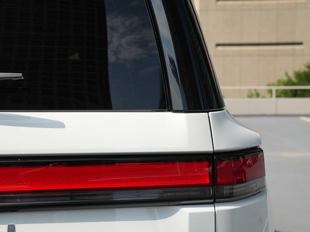 Used 2025 Rivian R1S Adventure Dual AWD/4WD image 13