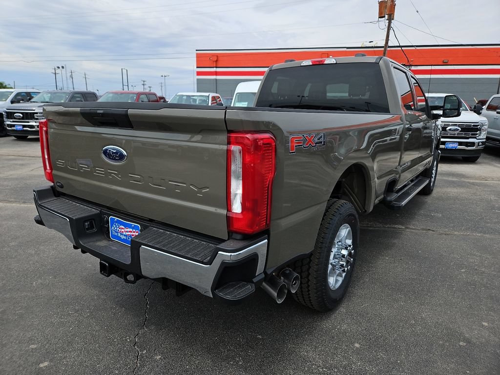New 2026 Ford F350 XLT w/ FX4 Off-Road Package AWD/4WD image 11