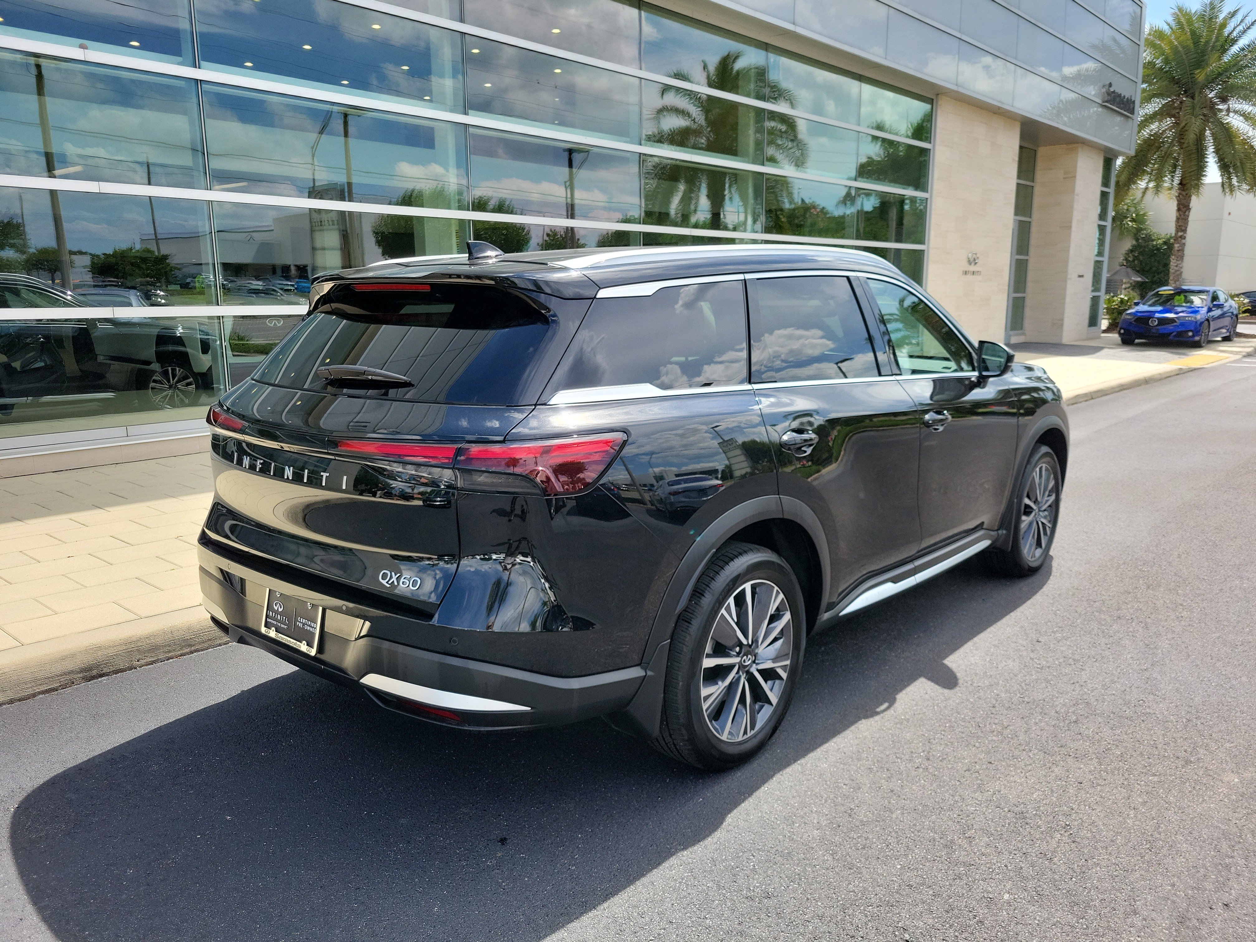 Certified 2026 INFINITI QX60 Luxe w/ Cargo Package FWD image 4