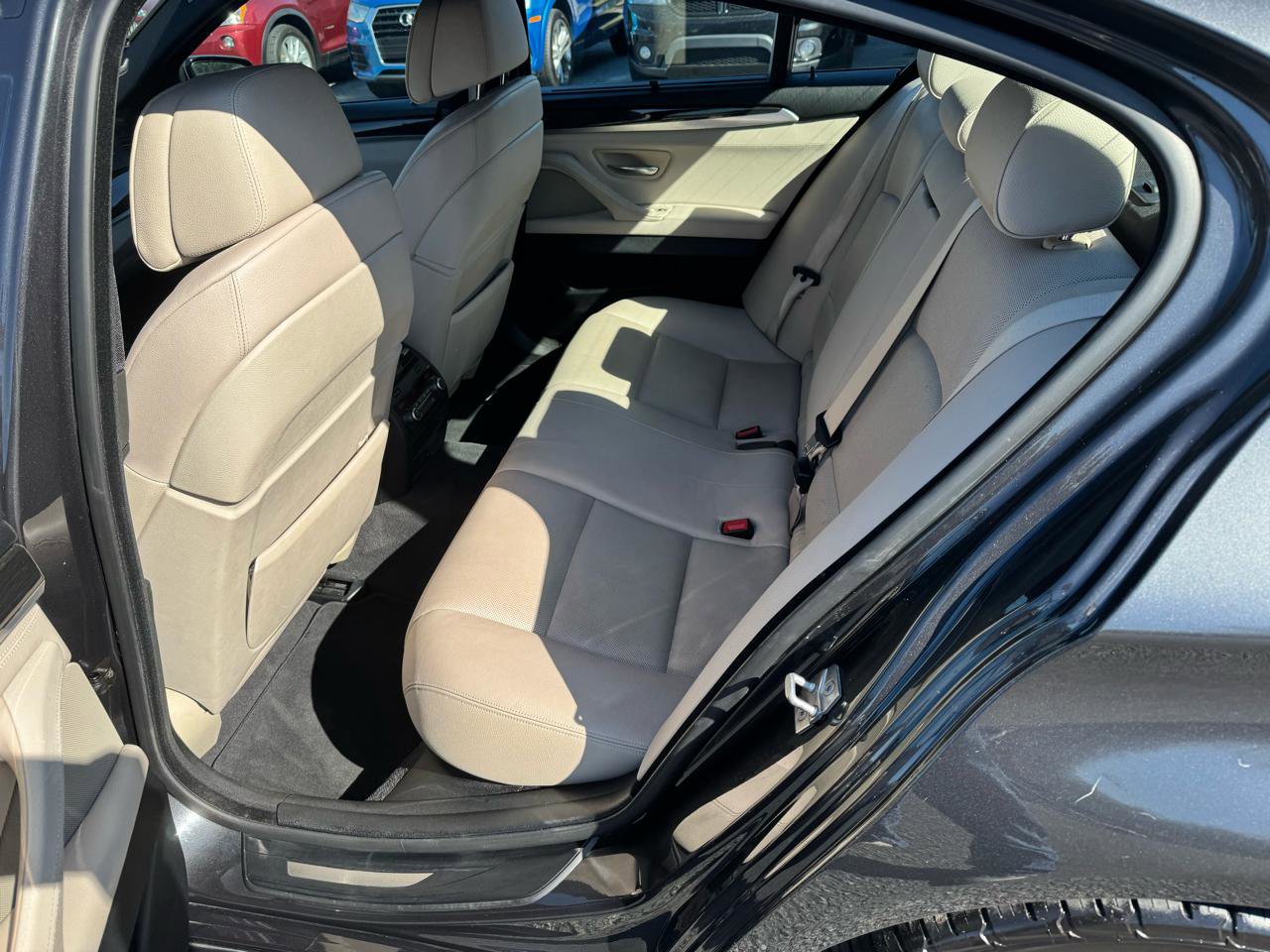 Used 2012 BMW 550i 4dr Sdn 550i RWD image 12