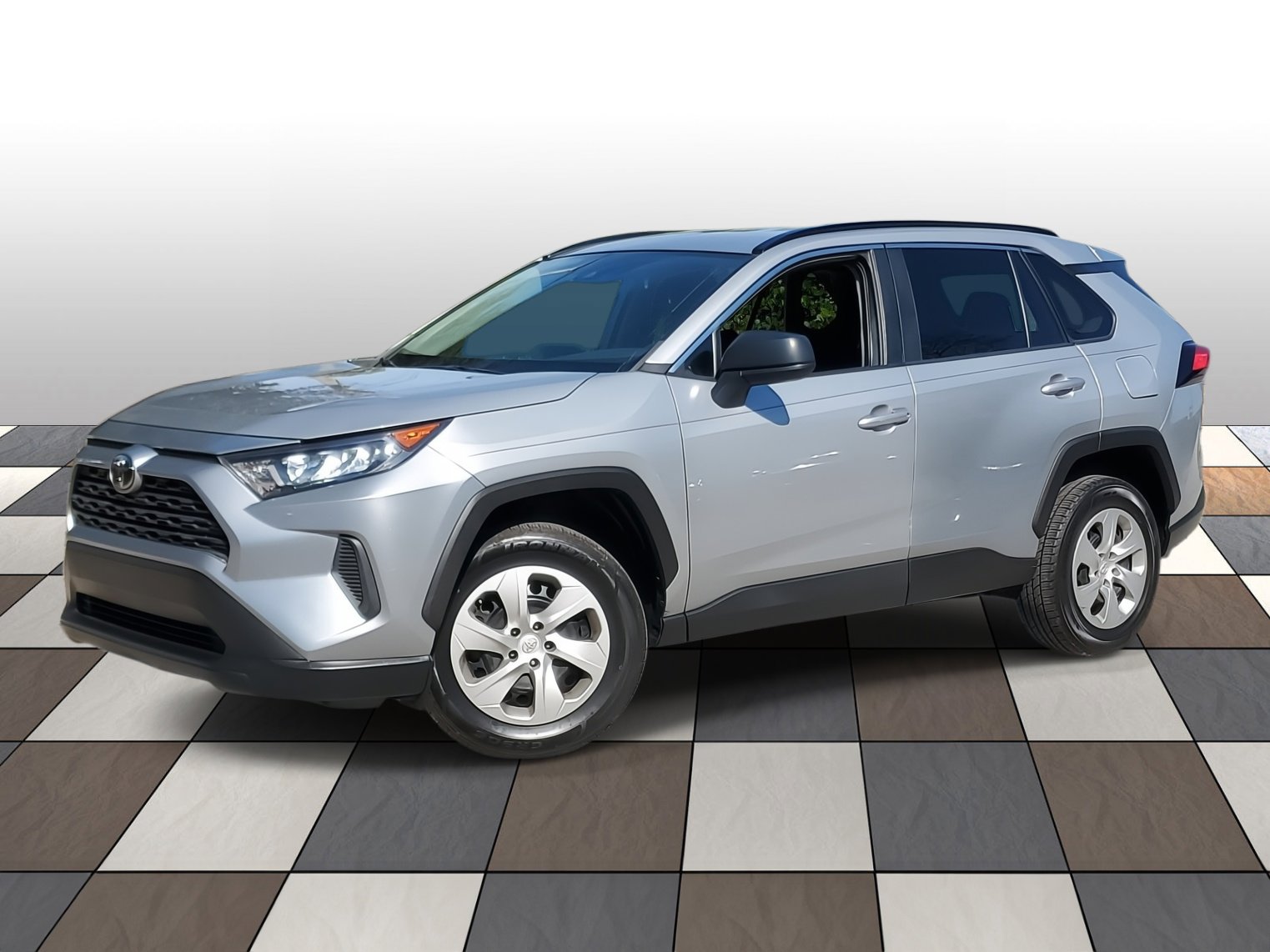 Used 2019 Toyota RAV4 LE FWD image 1