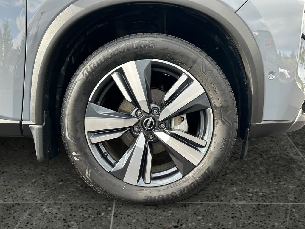 Used 2023 Nissan Rogue SL w/ SL Premium Package image 9