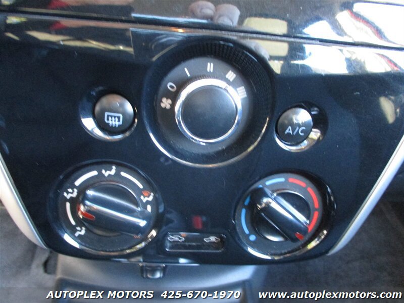 Used 2015 Nissan Versa Note SV image 19