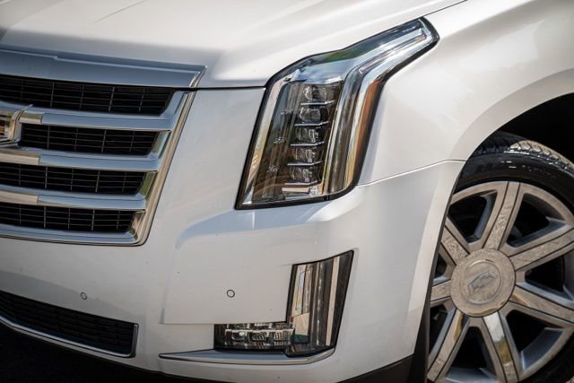 Used 2016 Cadillac Escalade Luxury image 4