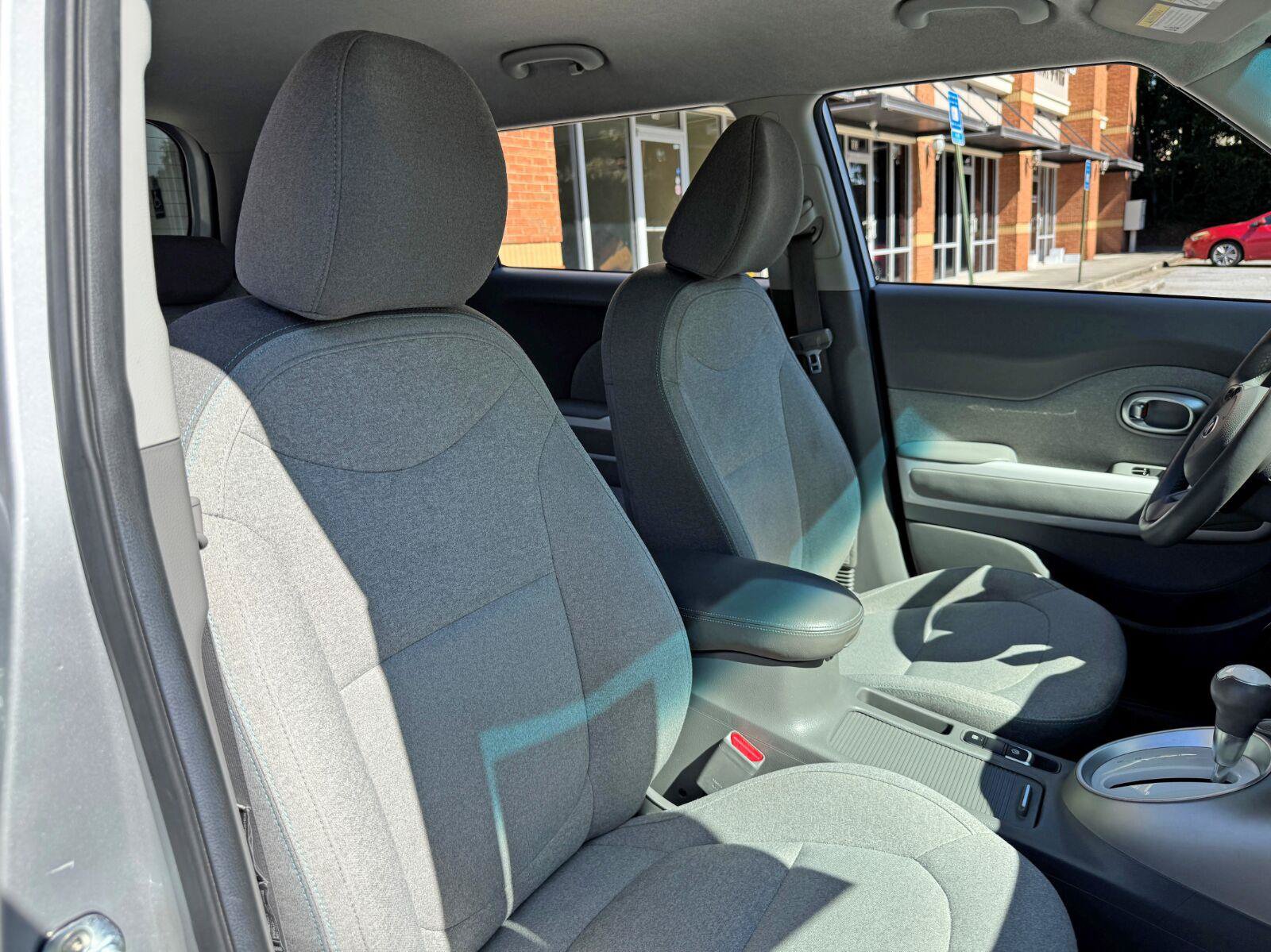 Used 2016 Kia Soul EV FWD image 33