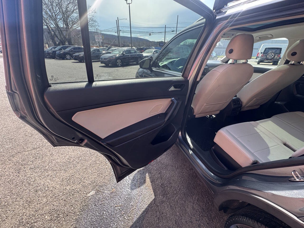 Used 2019 Volkswagen Tiguan SEL AWD/4WD image 15