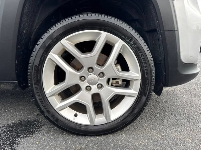 Used 2021 Jeep Renegade Latitude AWD/4WD image 3
