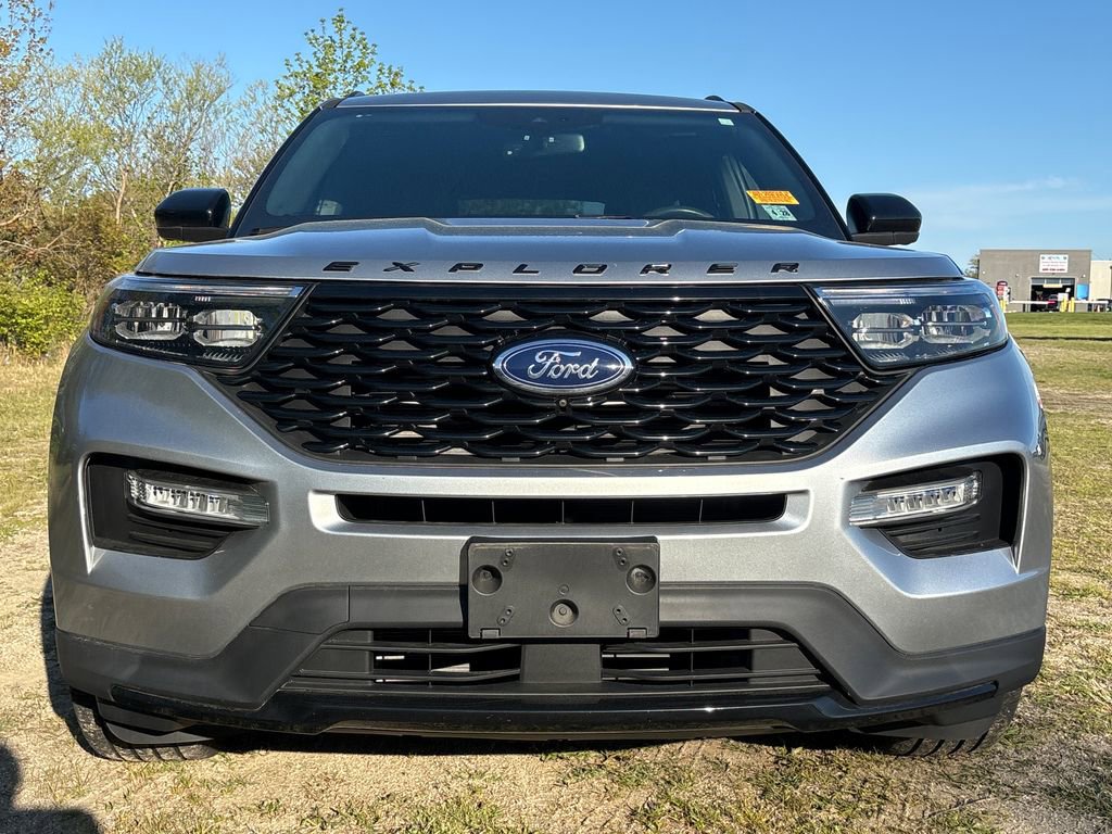 Used 2023 Ford Explorer ST-Line w/ Class IV Trailer Tow Package AWD/4WD image 2