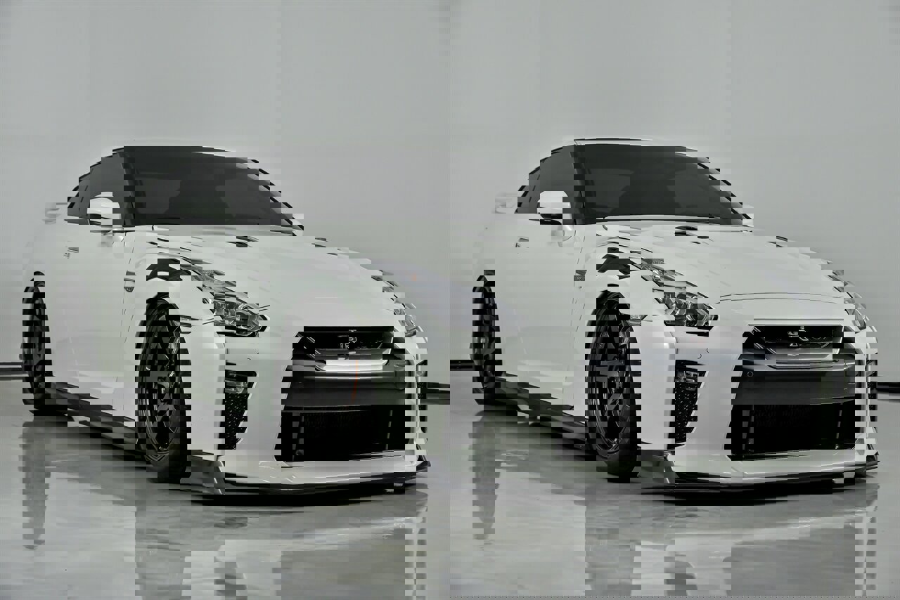 Used 2019 Nissan GT-R Premium w/ Premium Interior Package image 5