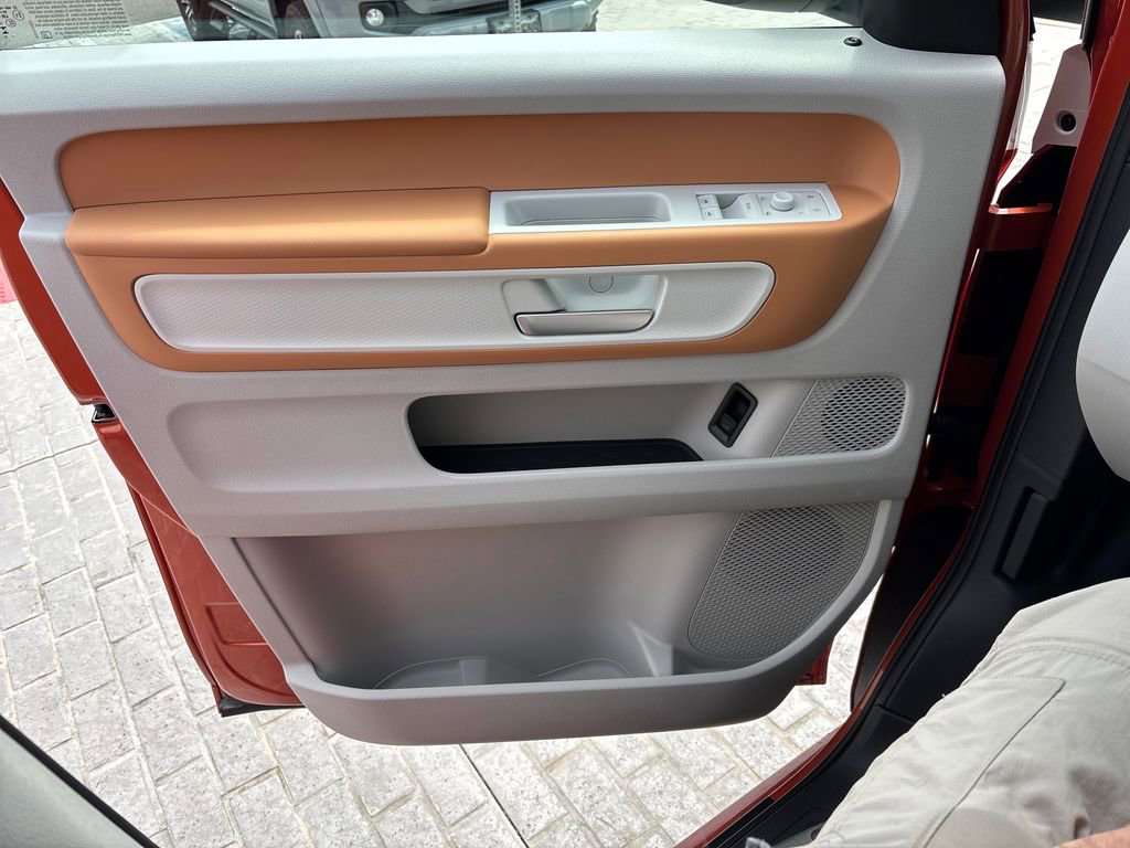 New 2025 Volkswagen ID. Buzz Pro S Plus AWD/4WD image 9