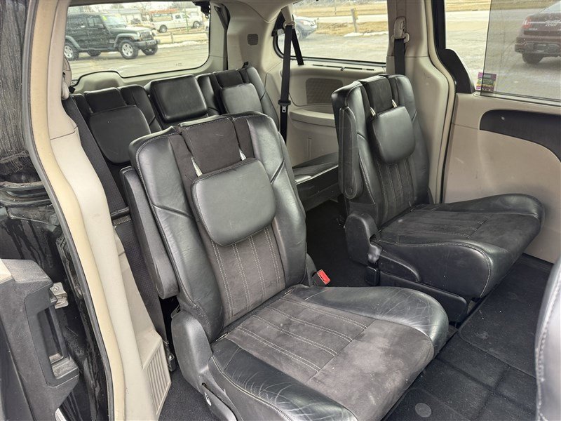 Used 2014 Chrysler Town & Country Touring-L FWD image 7