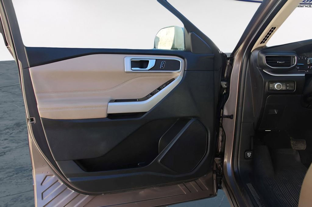 Used 2021 Ford Explorer XLT w/ Equipment Group 202A image 25