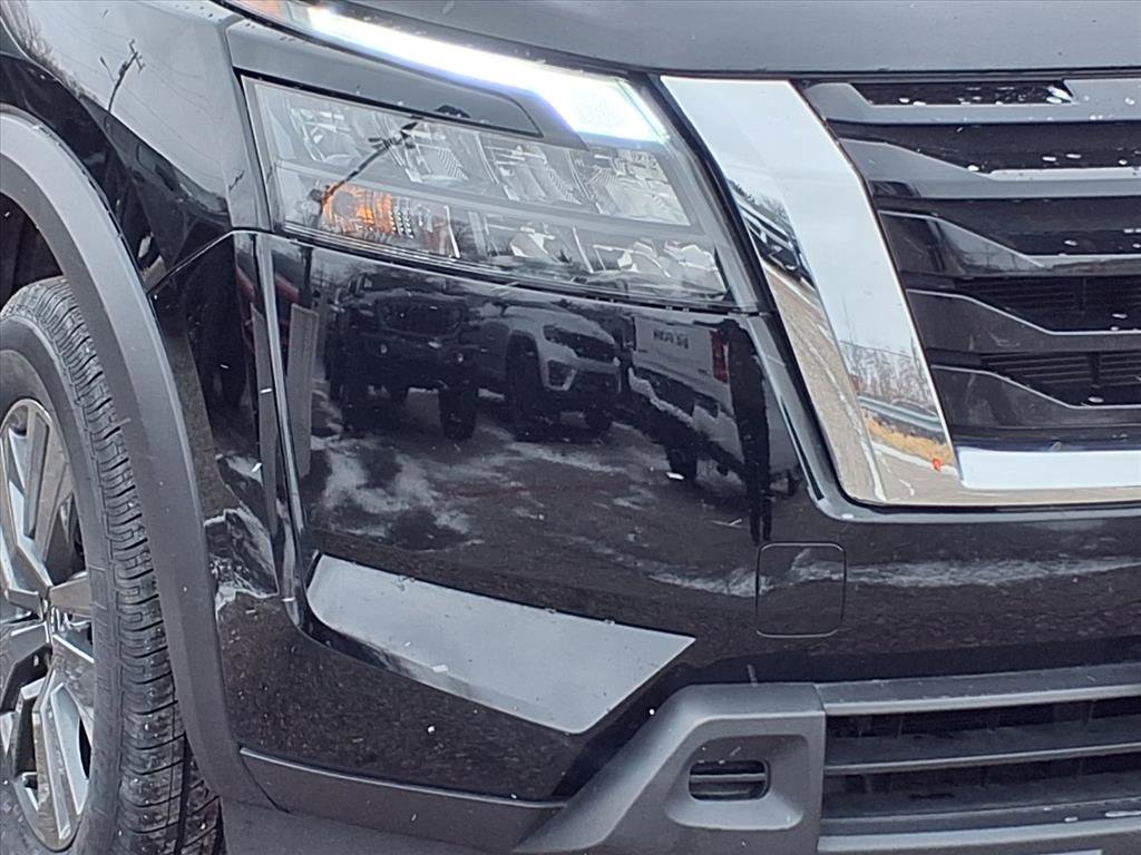 Used 2024 Nissan Pathfinder SV image 47