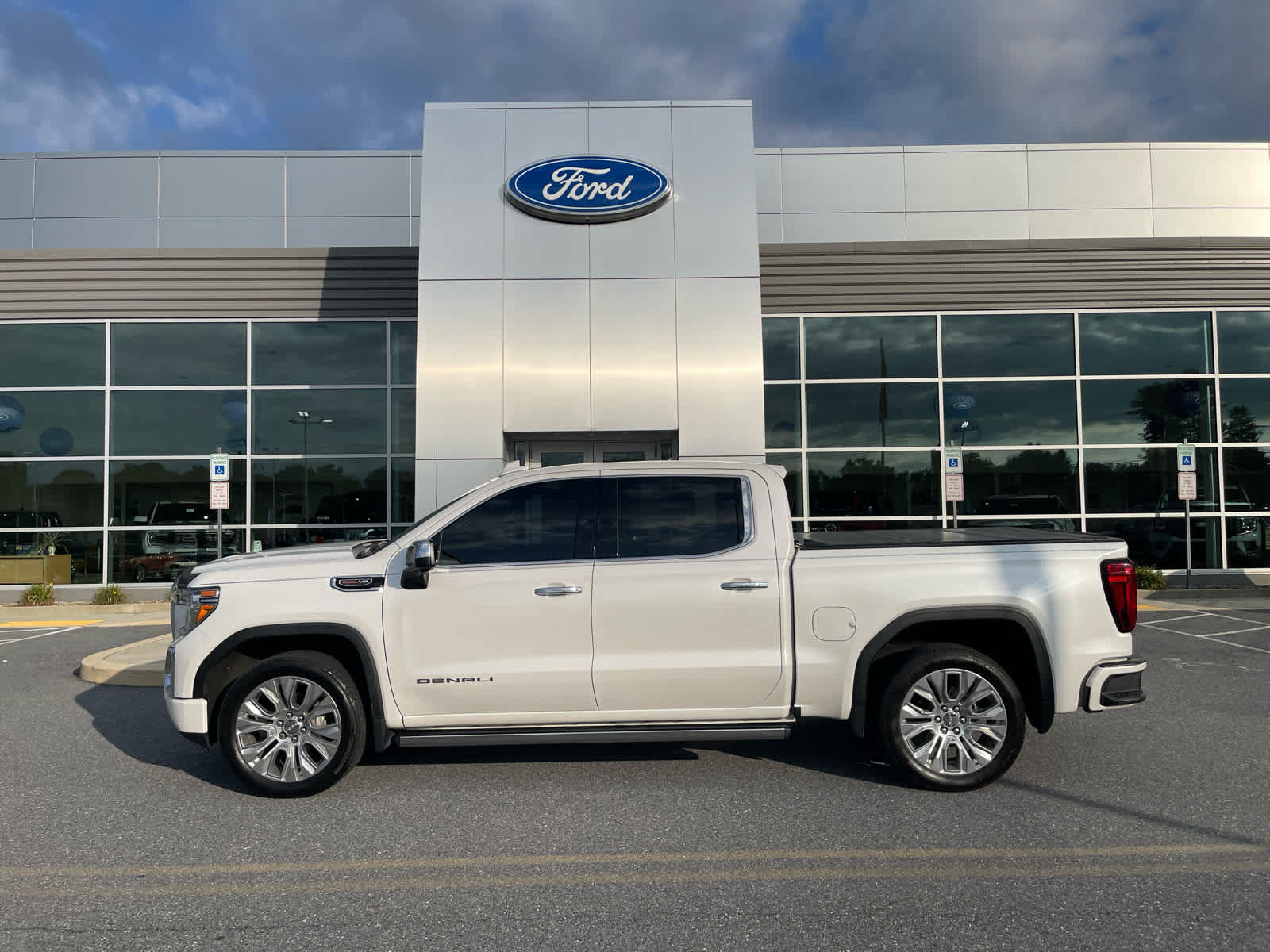 Used 2020 GMC Sierra 1500 Denali w/ Denali Ultimate Package AWD/4WD video 1