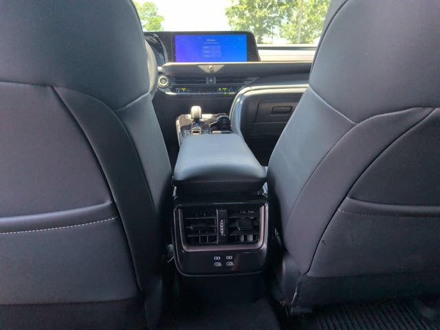 Used 2024 Toyota Crown Platinum AWD/4WD image 32